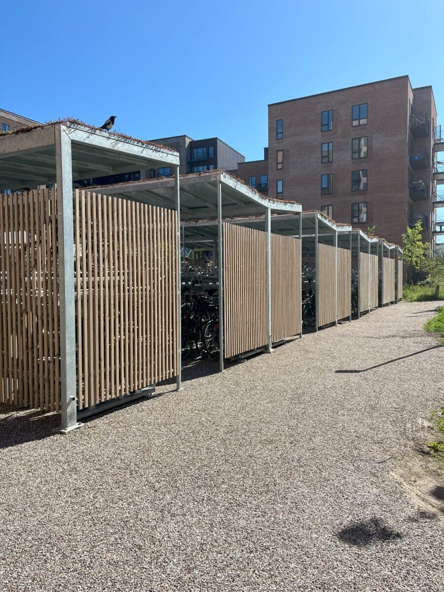 Cykelskur med trælameller