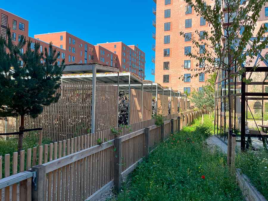 Cykelskure med trælameller